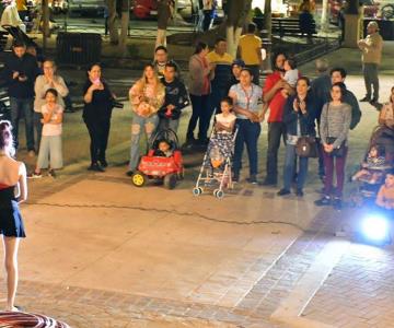 Llevan espectáculo circense y taller de Hula hoop a la Plaza Zaragoza