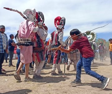 Fariseos de El Tronconal concluyen Semana Santa 2023; así fue la marcha