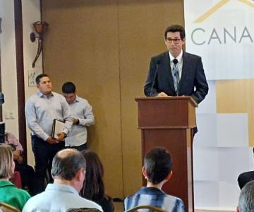 Norberto Larrinaga asume presidencia de Canadevi