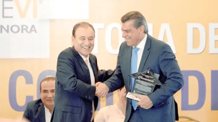 Alfonso Durazo atestiguó la despedida de Gustavo Villarreal de directiva de la Canadevi. (Especial)