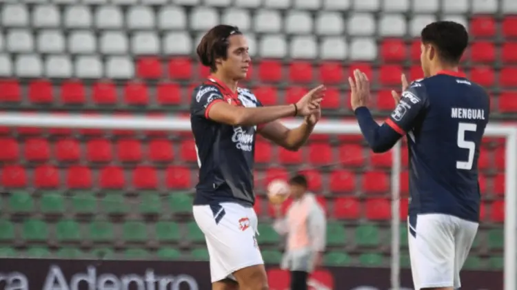Sebastián Rodríguez (izq.) marcó su primer gol como profesional. (Foto: Cimarrones de Sonora)