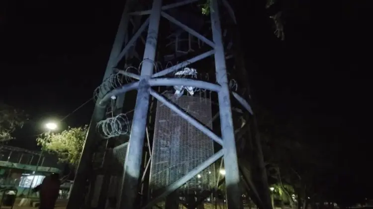 Policías y Bomberos de Cajeme acudieron al lugar de los hechos. (Foto: Especial / EXPRESO)