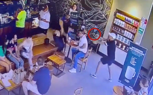 Asesinan a empresario mientras estaba en Starbucks