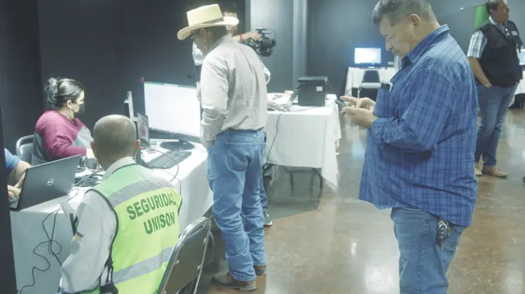 Se contó con 8 centros de apoyo para emitir su voto. (Foto: Jesús Ballesteros/EXPRESO)