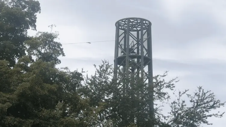 Torre de la tirolesa de la Laguna del Náinari. (Foto: Ana Camargo/EXPRESO)