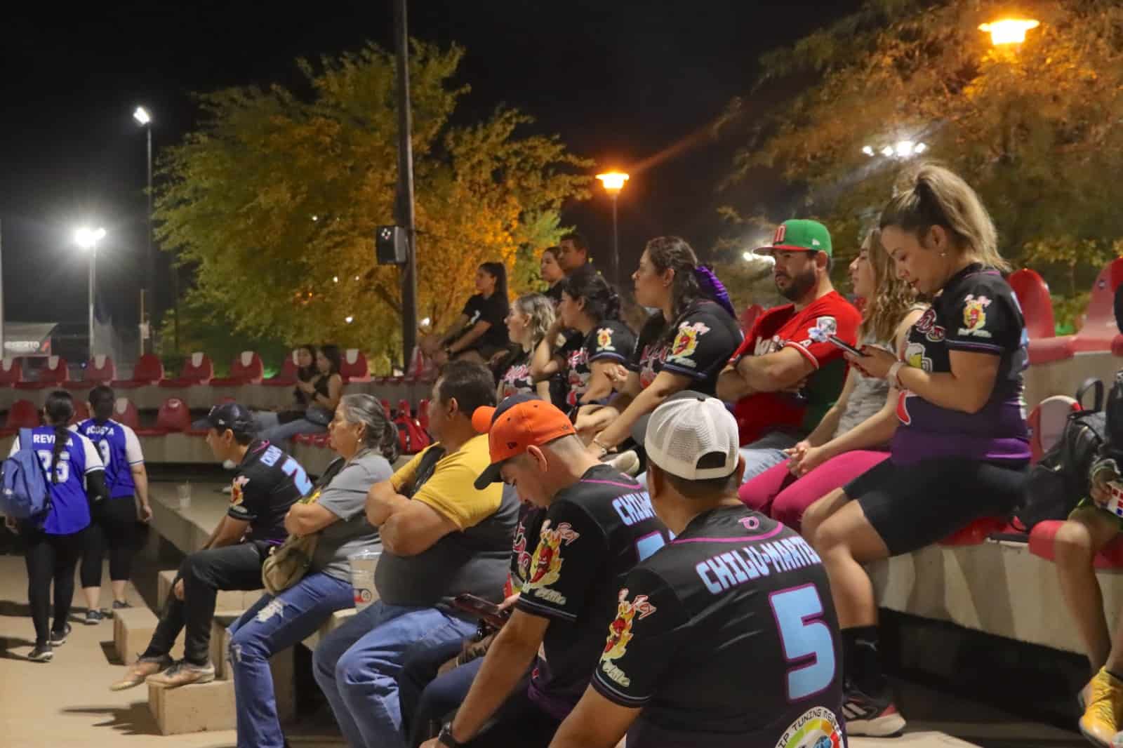 Amigos viven pasión deportiva