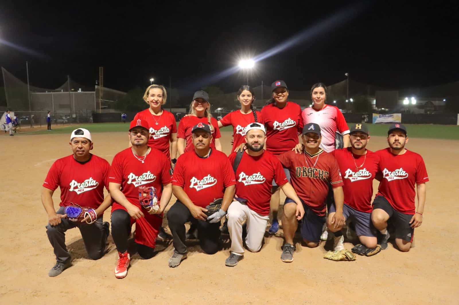 Amigos viven pasión deportiva