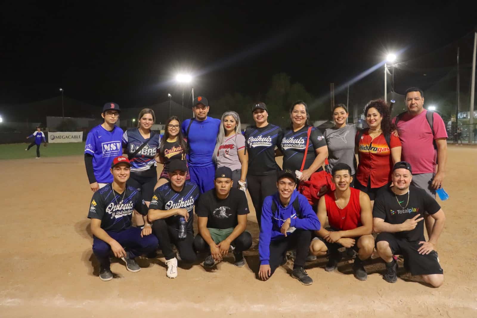 Amigos viven pasión deportiva