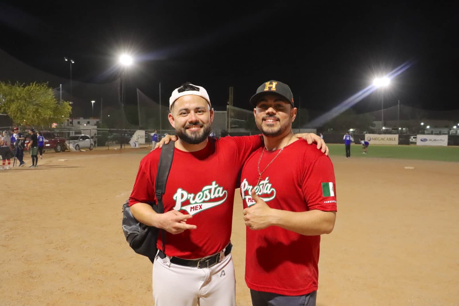 Amigos viven pasión deportiva