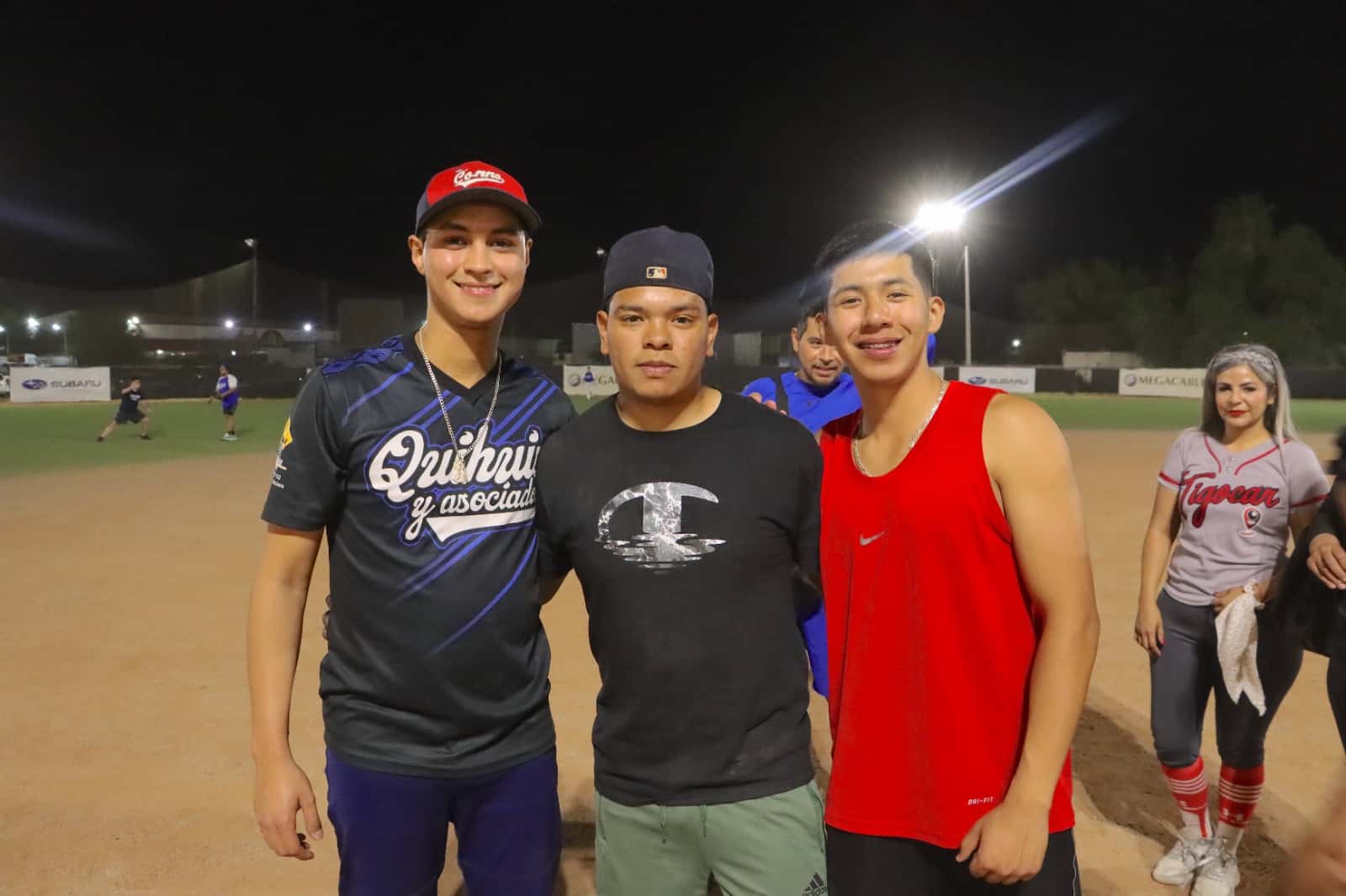 Amigos viven pasión deportiva
