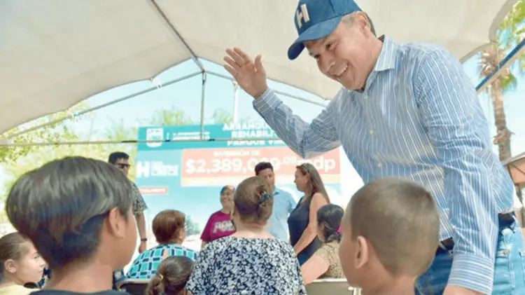 El alcalde Antonio Astiazarán puso en marcha una obra en la colonia Virreyes. (Foto: Especial)