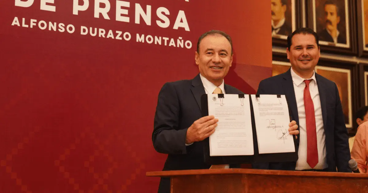 Firma Durazo iniciativa de ley de notarías