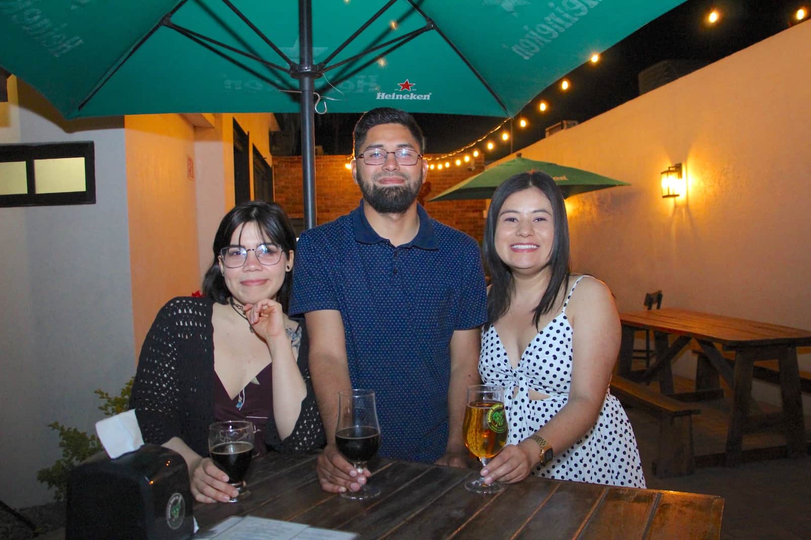 Disfrutan de gran ambiente y rica cena