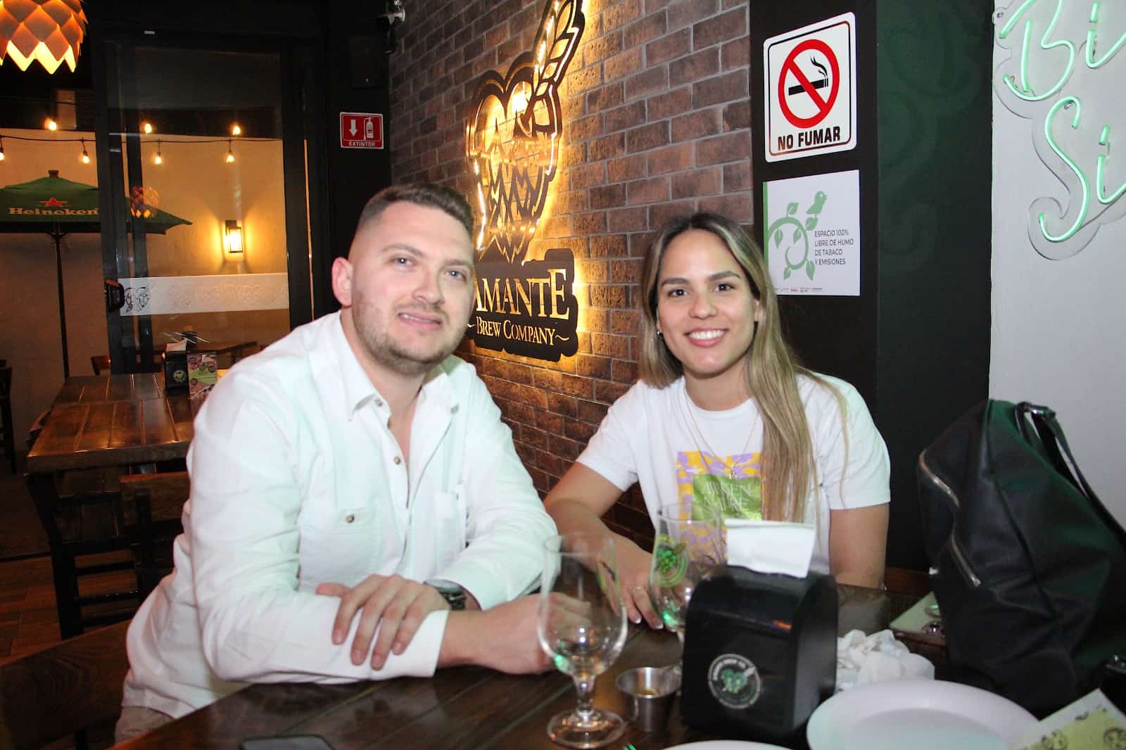 Disfrutan de gran ambiente y rica cena