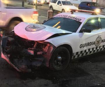 Patrulla de GN y camioneta sufren fuerte choque en la San Benito