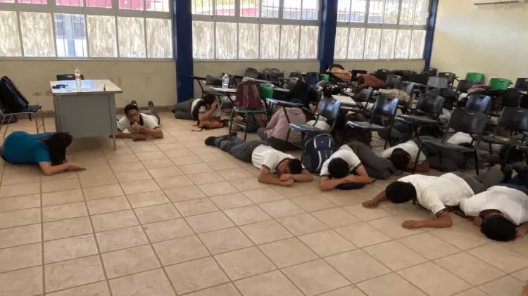 Los alumnos aprendieron los protocolos a seguir en una balacera. (Foto: Ana Camargo/EXPRESO)
