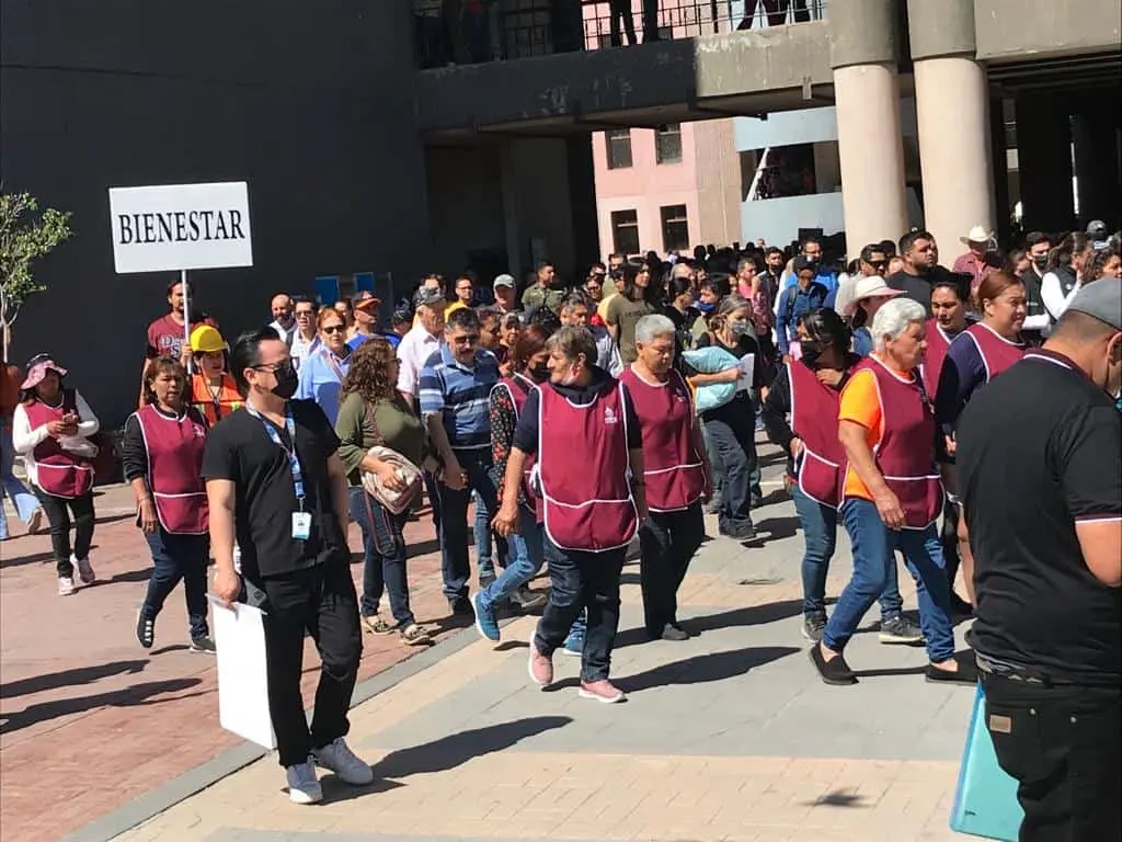 Logran desalojar en 6 minutos Centro de Gobierno en simulacro nacional