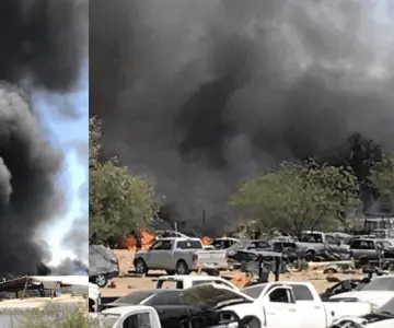 Más de 20 autos calcinados dejó el incendio al norte de Hermosillo