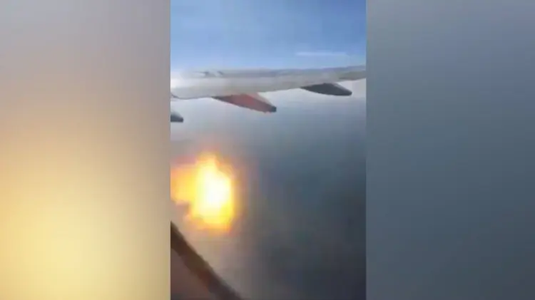 Las imágenes muestran el momento en que el avión sufre la falla. (Foto: Captura de video)