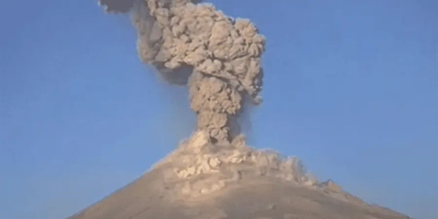 Video | Volcán Popocatépetl amanece con explosiones y con fase 2 amarilla