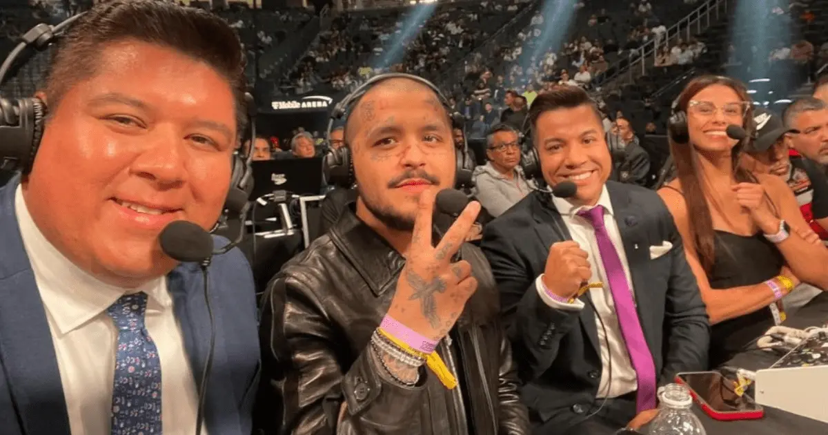 Christian Nodal se convierte en comentarista de box y así lo recibe Twitter