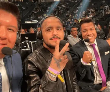 Christian Nodal se convierte en comentarista de box y así lo recibe Twitter