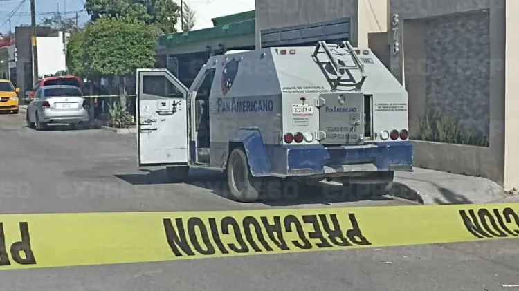 La unidad fue encontrada abandonada en la colonia Olivares. (Foto: Tadeo Cruz / EXPRESO)