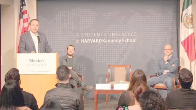El alcalde Antonio Astiazarán participó en un panel de conferencias en Harvard. (Especial / EXPRESO)