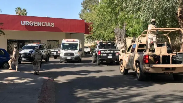 Los detenidos fueron llevados al Hospital General del Estado. (Foto: Jesús Ballesteros/EXPRESO)