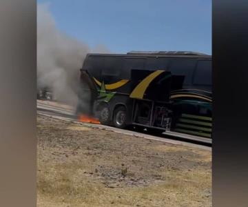 Camión de Grupo La Kaña se incendia rumbo a Cananea