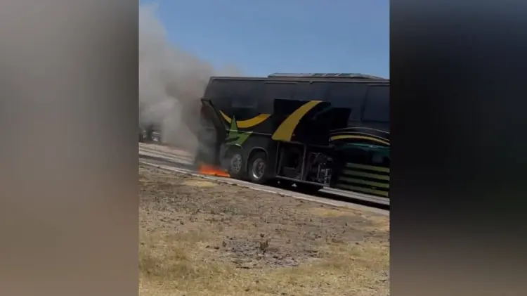 El vehículo sufrió el percance a la altura del retén de Querobabi. (Foto: Captura de video)