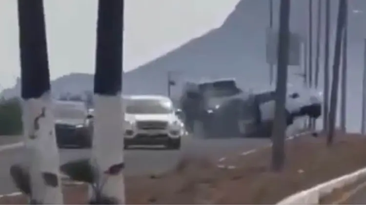 El aparatoso accidente ocurrió el pasado domingo sobre el bulevar Tetakawi. (Foto: Captura de video)