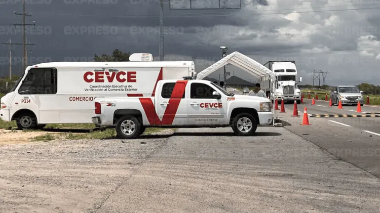 Se realizan operativos del Cevce para embargar vehículos ilegales. (Foto: Archivo/EXPRESO)