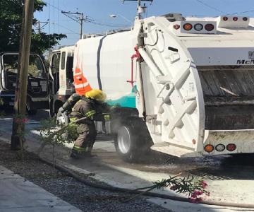 Bomberos controlan conato de incendio en unidad recolectora de basura