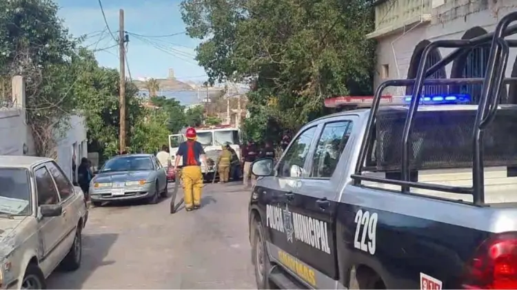 Elementos de Bomberos y Policía Municipal acudieron a la emergencia. (Foto: Especial / EXPRESO)