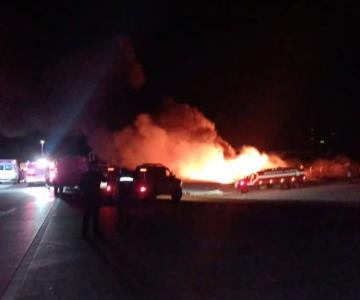 Combaten fuerte incendio en Loma de Guamúchil, Cajeme