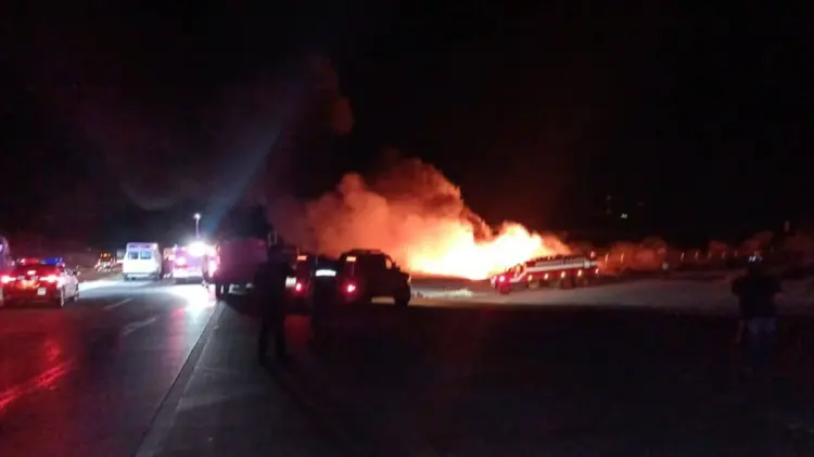 El fuego comenzó alrededor de las 6 de la tarde. (Foto: Cortesía de Protección Civil Sonora)