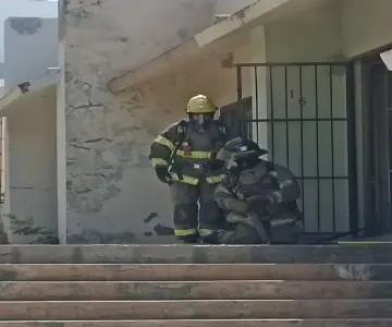 Bomberos de Hermosillo sofocan conato de incendio en local de Loma Linda