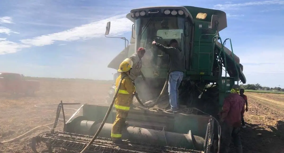 Suman tres trilladoras incendiadas en el Valle del Mayo