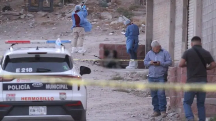 Autoridades hallaron el cuerpo del fallecido arrinconado en el suelo. (Foto: Jorge Flores / EXPRESO)