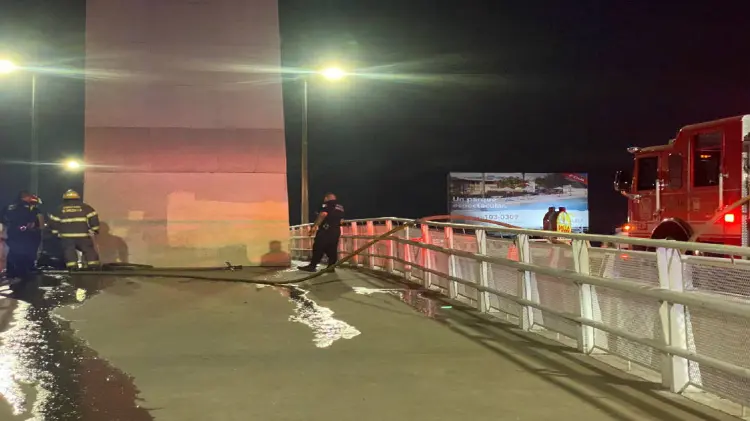 Bomberos sofocan conato de incendio en bulevar Morelos (Foto: Tadeo Cruz/EXPRESO)
