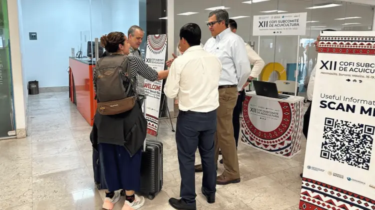Octavio Almada da la bienvenida a los delegados que llegan a Sonora. (Foto: Cortesía)