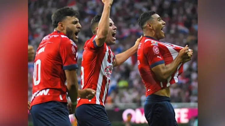 Gilberto Sepúlveda anotó el gol del triunfo para Chivas. (Foto: Twitter / @LigaBBVAMX)