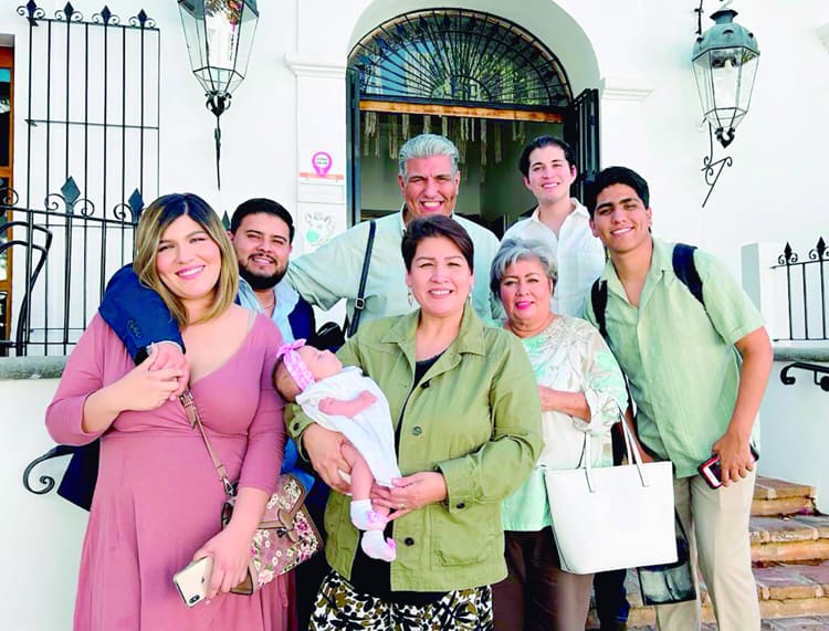 Gonzalo Leyva festeja su cumpleaños y el Día del Maestro desde hace 36 años