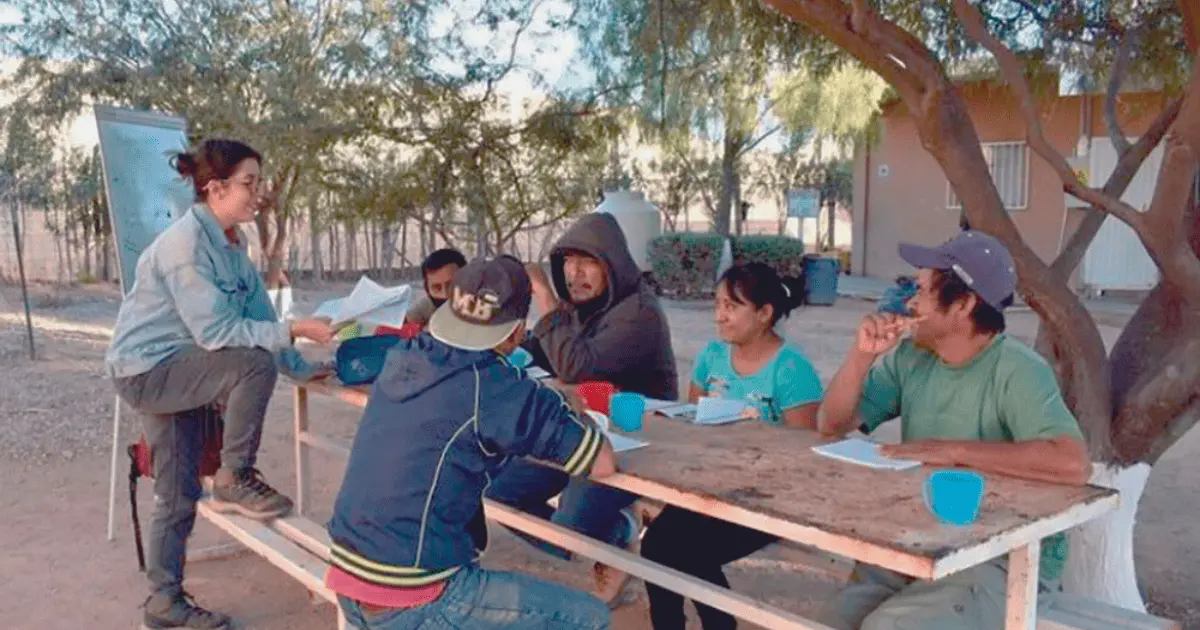 Michel lleva educación a los adultos en la Costa de Hermosillo