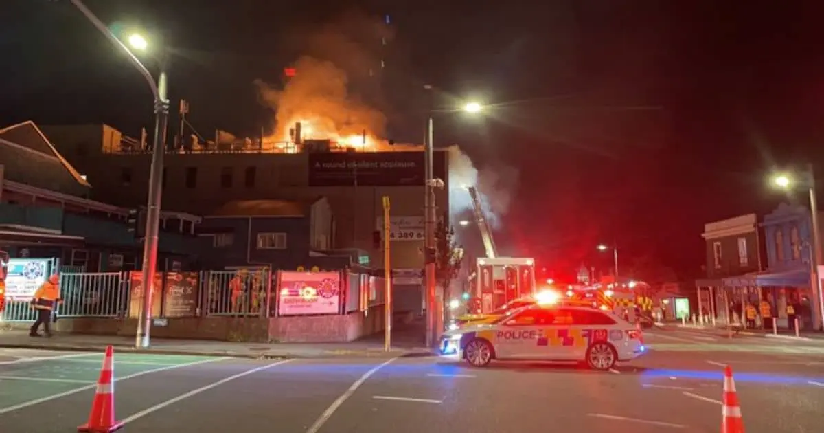 Incendio en albergue deja 6 muertos y 30 desaparecidos en Nueva Zelanda
