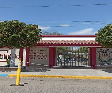 Alumnos del Centro Escolar del Mayo estudian sin luz; Padres piden atención