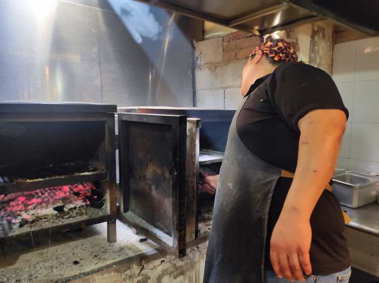 Asando carne me encontré a mí mismo; El Toro lleva años en la parrilla