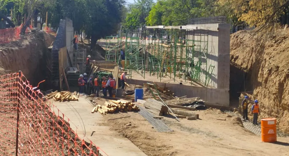 Puente desnivel Encinas y América lleva 17% de avance