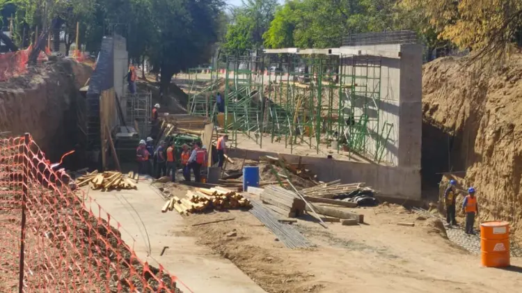 Puente desnivel Encinas y América lleva 17% de avance